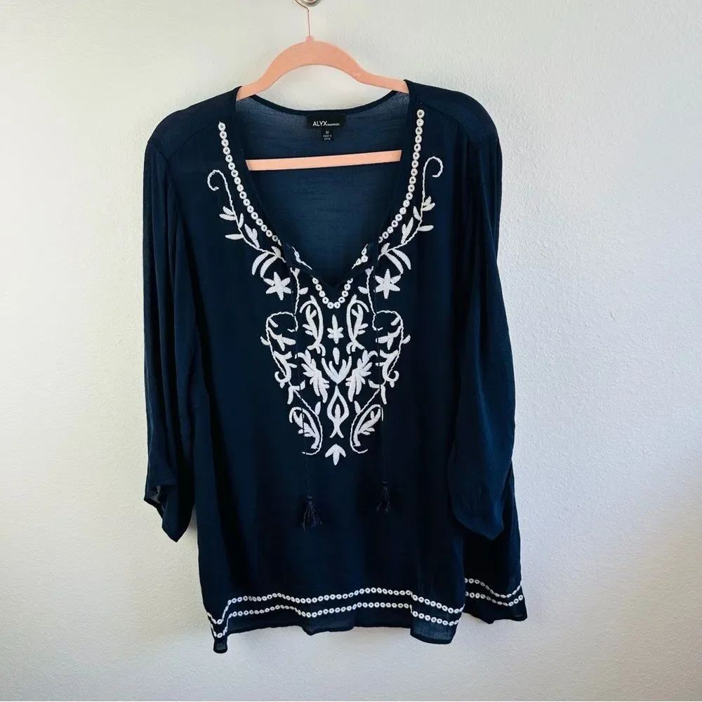 Alyx Semi Sheer‎ Lightweight Rayon Blend Embroidered Navy/White Tunic Top Sz 3X